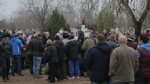 Imagini cutremuratoare de la inmormantarea lui Nae Manea! Nimeni nu se astepta ca tocmai EA sa lipseasca de la funeralii
