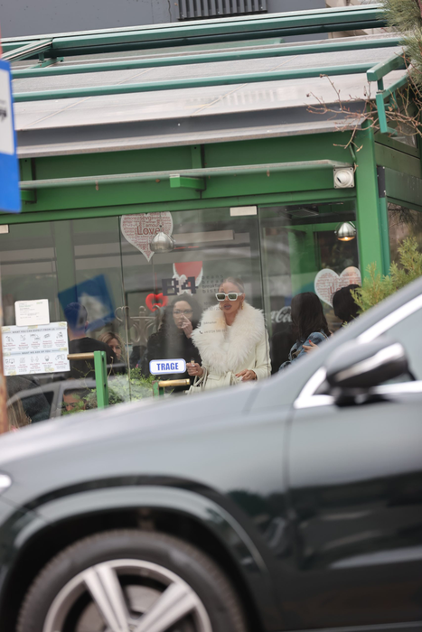Bianca Drăgușanu și Alice Constantinică s-au întâlnit la o cafenea, unde blondina i-a dat câteva sfaturi de oraș