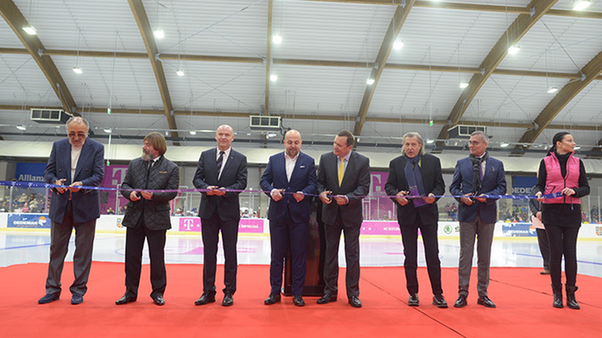 Vineri se deschide patinoarul construit de Ion Tiriac. Copiii au gratuitate!