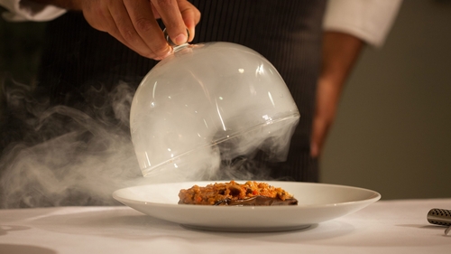 Ce insecte au fost servite ilegal la un restaurant cu stele Michelin. Proprietarul riscă închisoarea