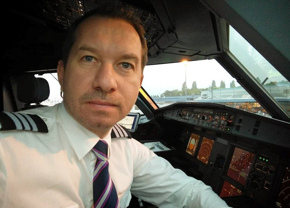 Mihai Sturzu s-a lăsat de muzică, apoi și de politică și s-a făcut pilot! Câți bani câștigă lunar