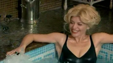 Loredana in costum de baie in jacuzzi! Vezi cum arata la 41 de ani!