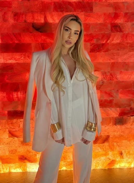 Oana Monea, acuzată că își editează pozele: „Ești plină de filtre”. Cum a reacționat fosta ispită de la Insula Iubirii