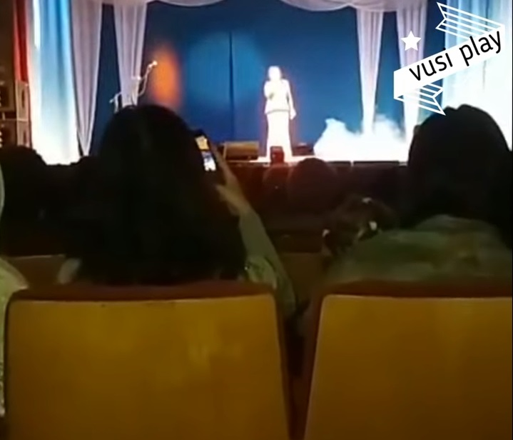 Scene înfiorătoare! O cântăreață celebră a murit în timp ce cânta. Ultimele clipe de viață au fost filmate