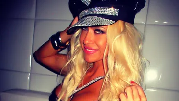 Pozele pe care si ea le-a uitat! Bruneta, creata si tunsa scurt! Uite cum arata Anda Adam cand a debutat in showbiz!