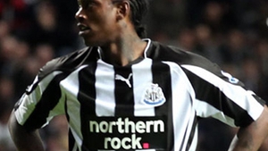 Fotbalist la Newcastle, arestat pentru ca a batut un barbat in fata unui bar!