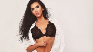 Românca de 18 ani care-şi vinde virginitatea a găsit cumpărător! Licitaţia pentru fecioria brunetei a ajuns la o sumă colosală