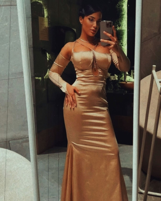 Buchetul miresei a fost înmnânat fiicei lui Florin Salam, iar voalul aplicat pe coafura perfectă / (Foto: Instagram)