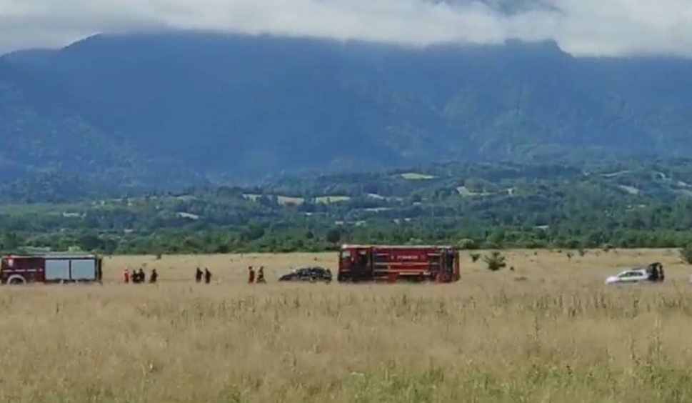 Autorităţile sunt în alertă, după ce un avion s-a prăbușit în Brașov. Un bărbat a murit