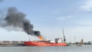 Imagini dramatice cu nava încărcată cu GPL, în flăcări! E alertă în România