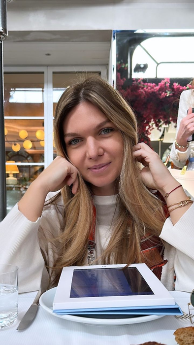 Cum a fost fotografiată Simona Halep în plin proces de dopaj! Cu cine a plecat sportiva în vacanță