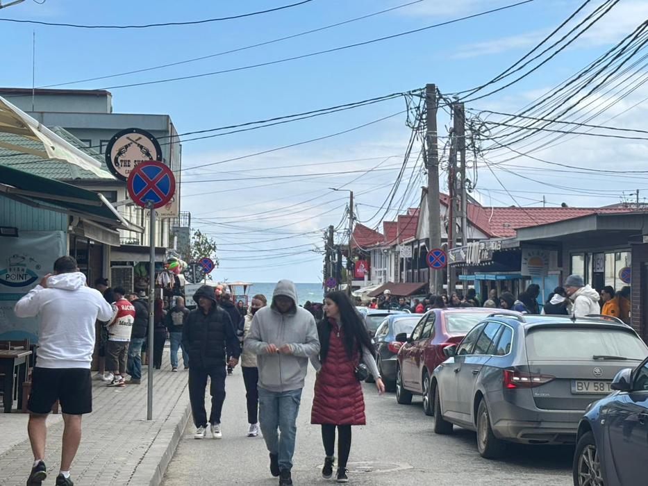 În Vamă, mai scump ca pe Riviera Franceză. Cât costă un simplu magnet de frigider