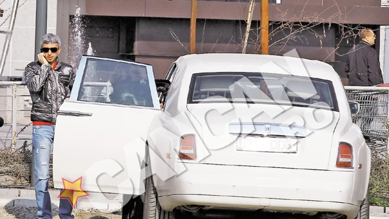 Mogulul si-a dus printesele cu Rolls-ul la mall. Dan Diaconescu a facut pe soferul personal pentru fiica si iubita sa