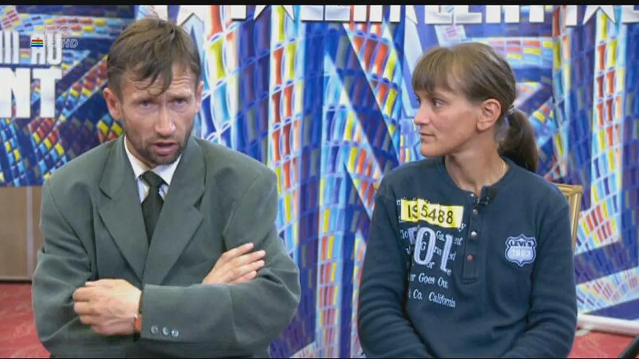 Cel mai ciudat cuplu de la Românii au talent! El şi-a făcut părul ca să arate ca Fuego, ea a cântat ca Nicoleta Guţă!