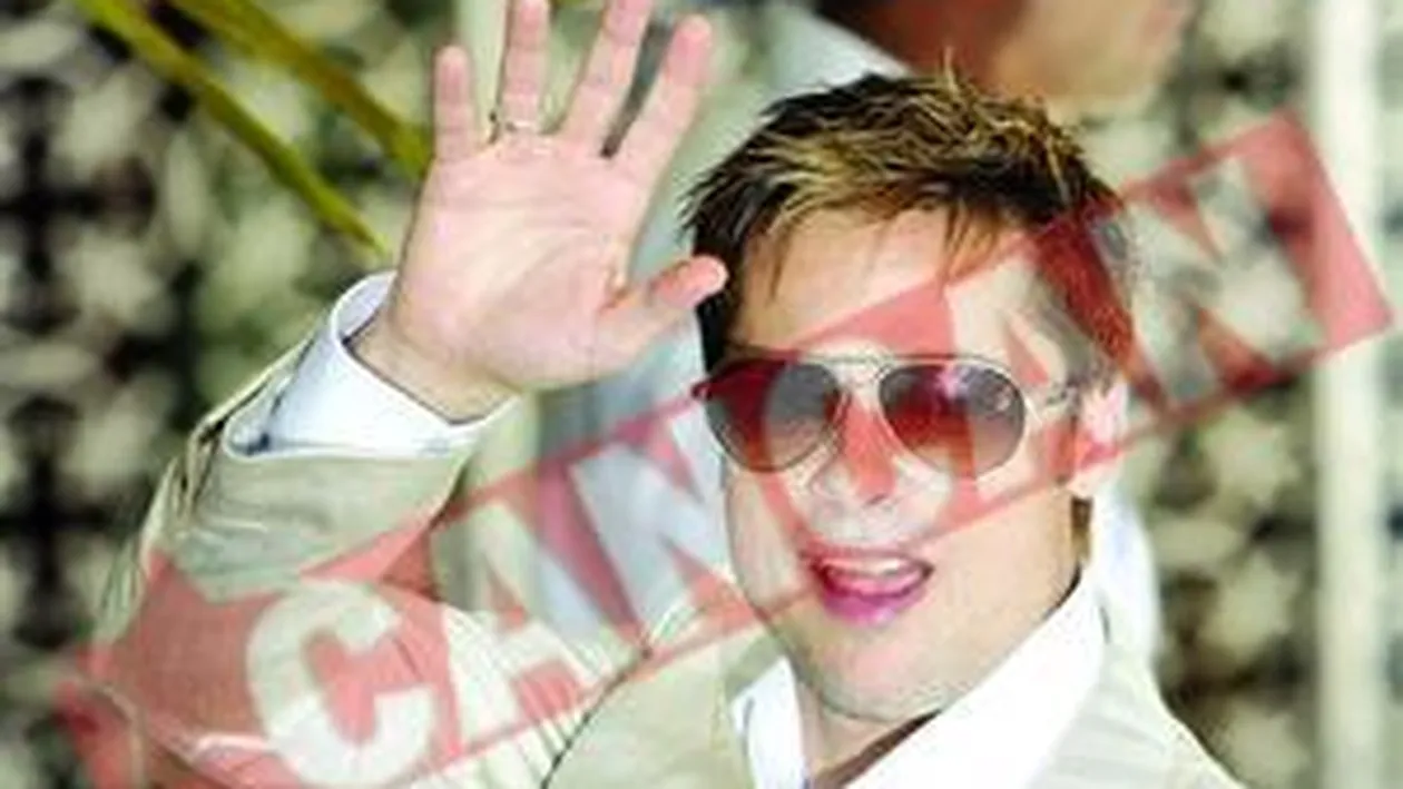 Brad sta o ora pe zi in fata oglinzii