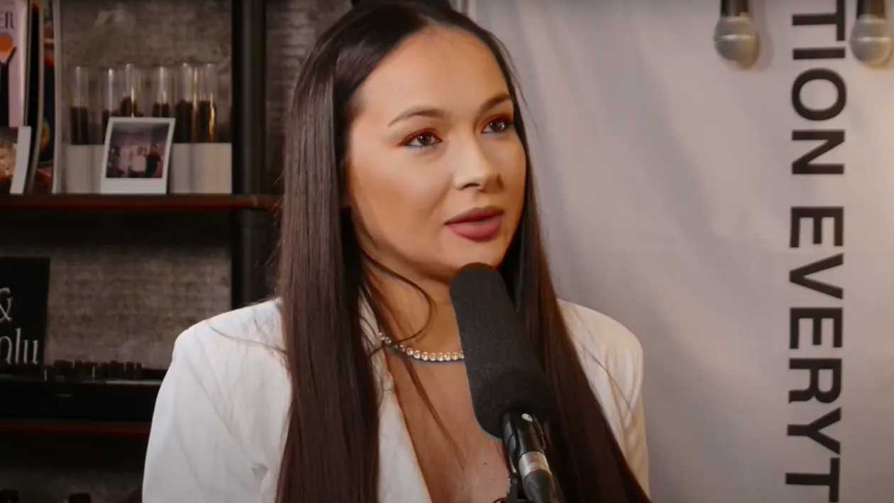 Vlăduța Lupău, victima unui designer! Cântăreața a răbufnit: „Cumva lumea să înțeleagă că eu 'm-am folosit de munca ei'”