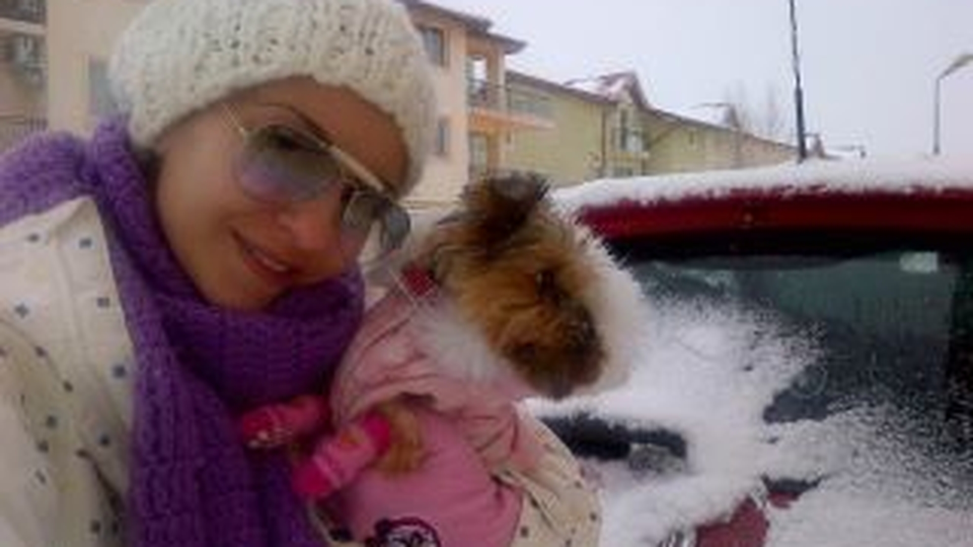 Giulia si-a adaptat garderoba pentru ca e insarcinata: "Decat sa racesc sau sa nu pot iesi din casa deloc, mai bine in combinezon si apreschiuri"