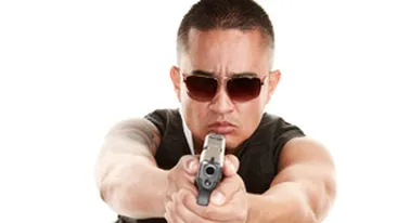 Un hot a fost impuscat dupa ce a furat din casa unui politist