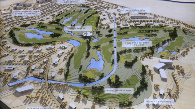 Teren de golf in forma de fluture la Arad