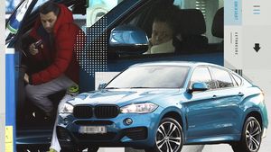 Flick s-a ”jucat” cu bolidul la spălătorie! ”Domnul Rimă” și-a luat și soția lângă el!