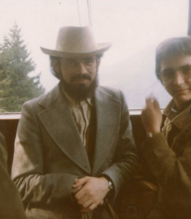 Cum arăta Patriarhul Daniel în tinerețe. Imagini RARE cu șeful Bisericii Ortodoxe