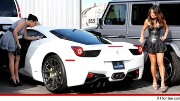 Kim Kardashian si-a luat masina noua! Cum arata minunea de 325.000 de dolari!