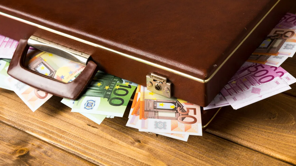 O femeie credea că și-a găsit dragostea vieții, după ce a cunoscut un ”prinț” nigerian. Ce s-a întâmplat după ce i-a trimis 200.000 euro