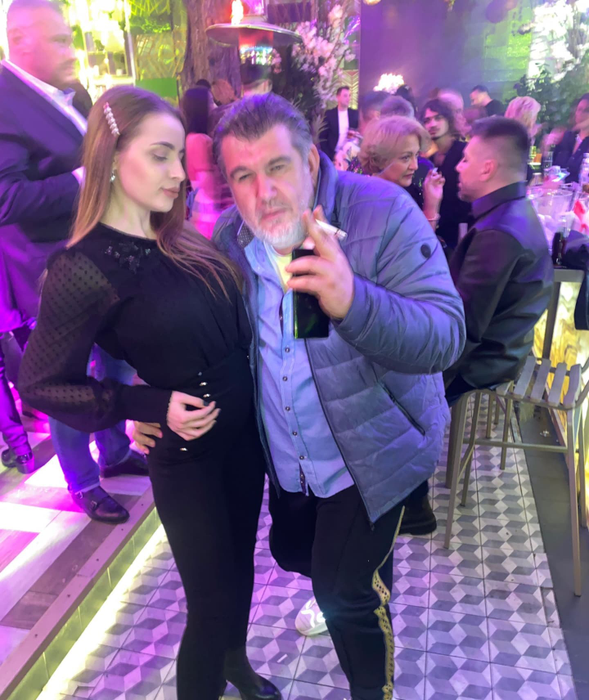 Caz Stan: "Treceau trei luni minim până să o pupi!" / Sursa Foto: Instagram.com