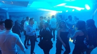 Majorat cu bani în plic, ca la nuntă, în Ploiești. Cât a mers darul și ce sumă a strâns sărbătorita de la cei 110 invitați