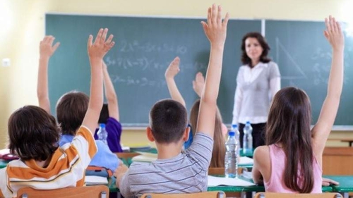 Ce veste pentru elevi! O grămadă de zile libere până la vacanța de vară!
