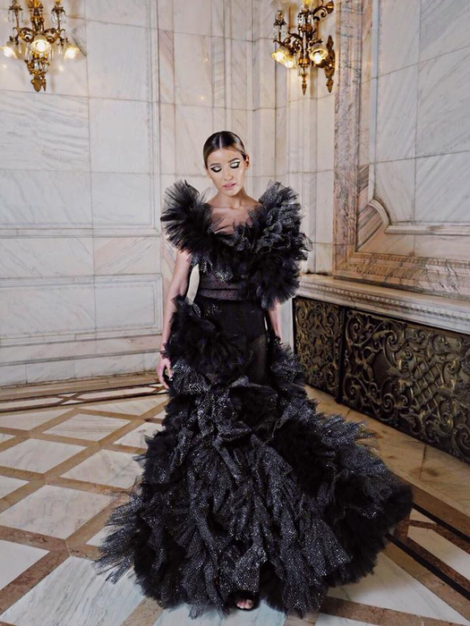 Alina Eremia, într-o rochie transparentă la Elle Style Awards 2018. Merită titlul de “Lebăda neagră” a galei spectaculoase
