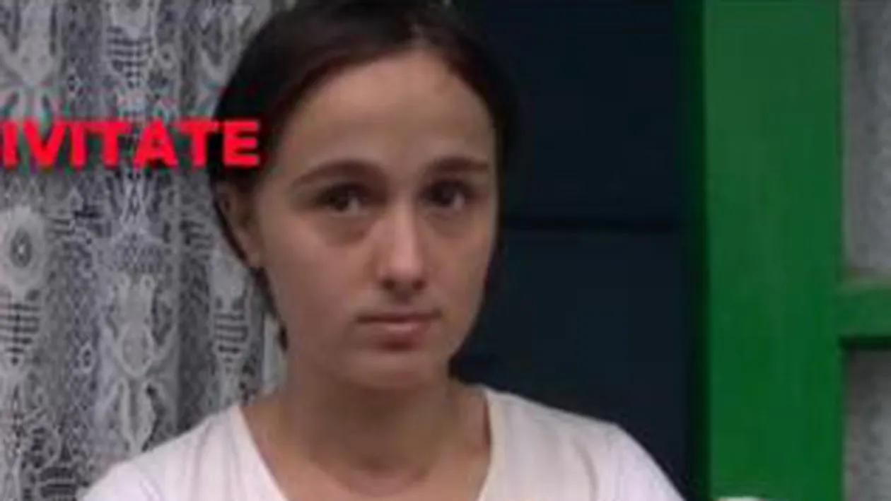 VIDEO Mama si dama de companie la numai 15 ani!