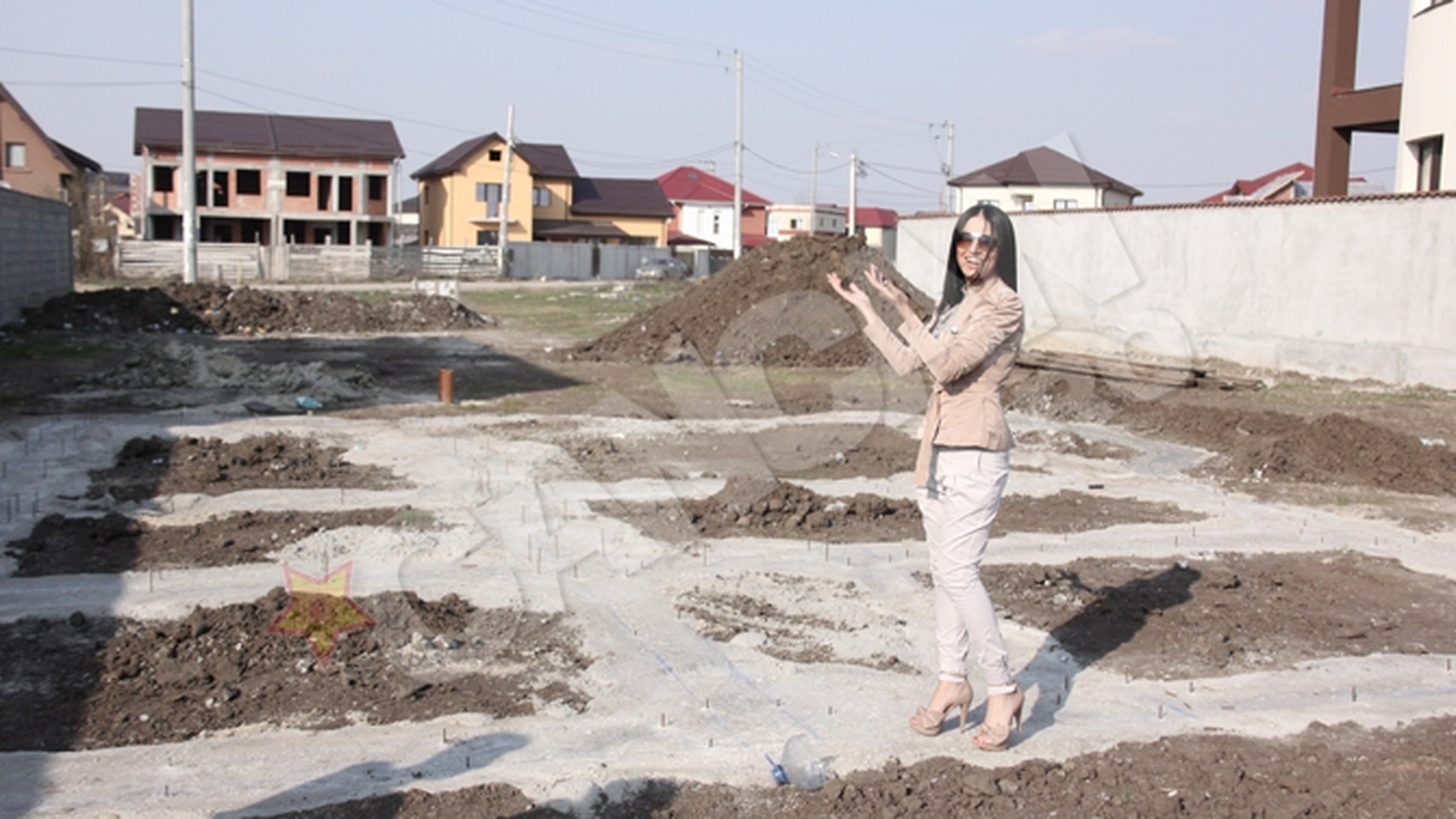 Cu Adelina in inspectie pe santier! A fost sa vada cum decurg lucrarile la viitoarea ei casa
