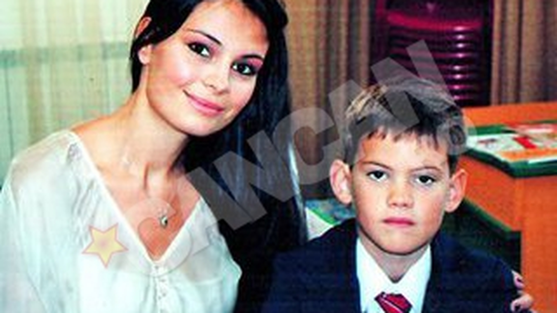 Iubita lui Adi Sina isi creste singura fetita si baietelul! Ei sunt copiii Ancai Serea!