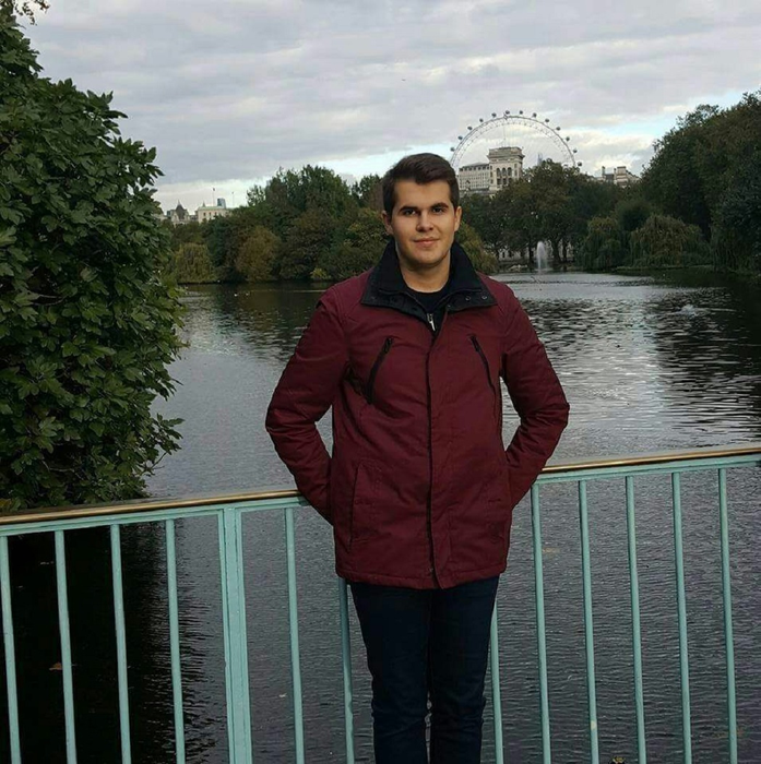 Claudiu studiază ingineria chimică la Londra