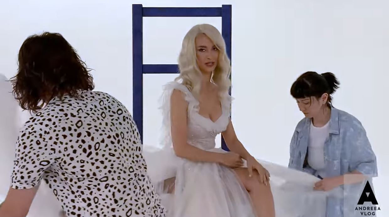 Andreea Bălan a dezvăluit motivul pentru care a purtat rochia de mireasă de la nunta cu George Burcea în clipul noului single: “A fost foarte greu…”