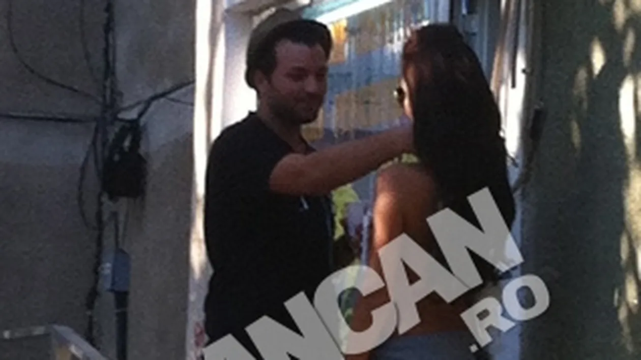 DJ Harra nu mai are niciun fel de inhibitii! A iesit la tigara, in mijlocul Bucurestiului, in sanii goi