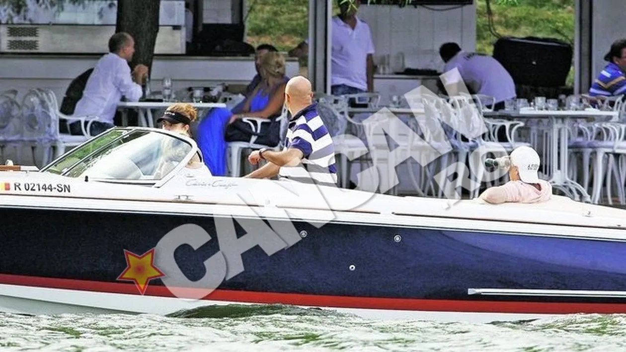 Sotia i-a tinut carma - Geoana s-a jucat de-a marinarul pentru o zi pe Lacul Snagov