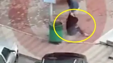 Scene șocante în Pitești! O femeie a fost bătută cu sălbăticie în mijlocul străzii. Nimeni nu a intervenit