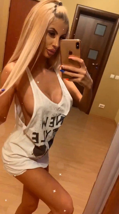 Blondina a fost obligată să stea în izolare 14 zile