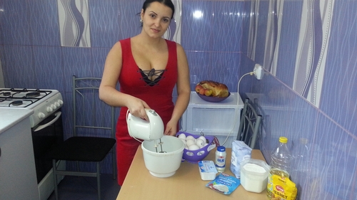 “Nicoleta Luciu a muzicii populare romanesti” nu iese din bucatarie inainte de Craciun! Vezi ce reteta secreta de tort are!