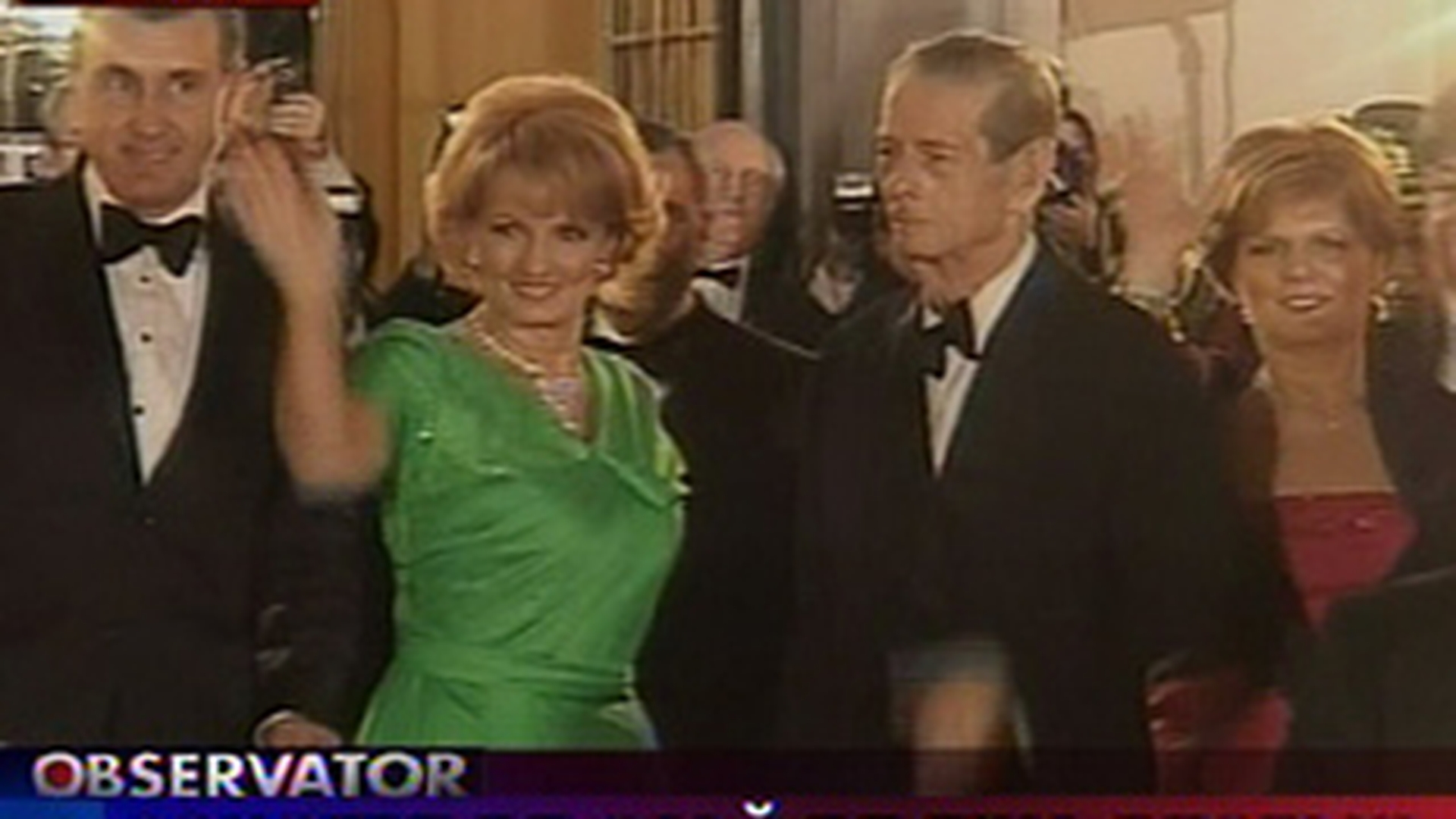 VIDEO Regele Mihai a sosit la Opera Nationala, in aplauzele sutelor de romani veniti sa il salute