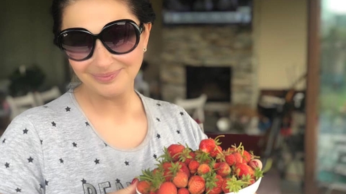 Cum arată Gabriela Cristea la 3 luni după ce a născut. Vedeta îmbracă deja rochii scurte
