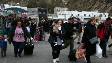 Panică totală în Santorini, insula frecventată de o mulțime de români! Turiștii și localnicii au fost evacuați