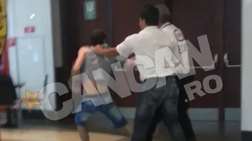 VIDEO Si-a distrus viata cu un singur gest nesabuit! Cand a facut asta, bodyguarzii au sarit calare pe un tanar din Capitala!