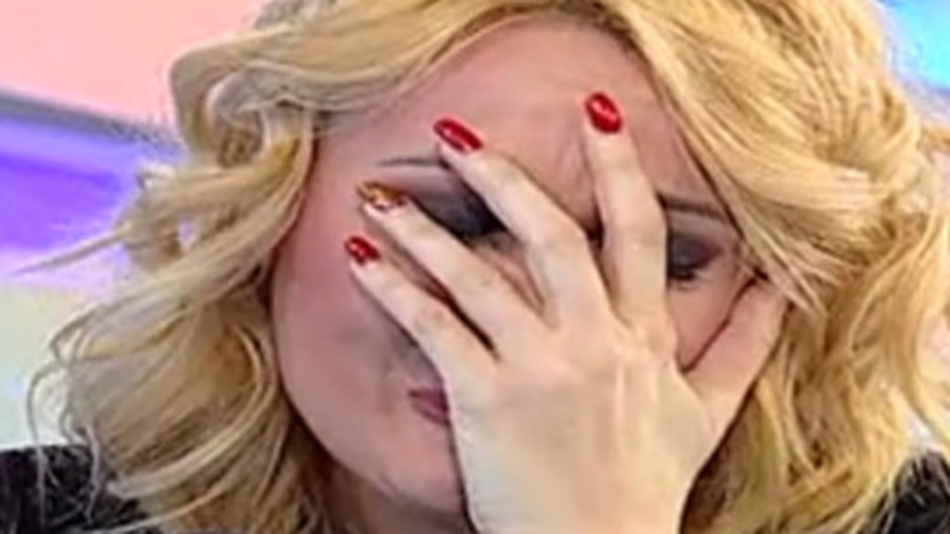 Dana Săvuică, cu lacrimi în ochi:"Mamaia mea a murit! Am vrut să-l sun pe Oreste să îmi spună dacă mai există ceva după moarte"