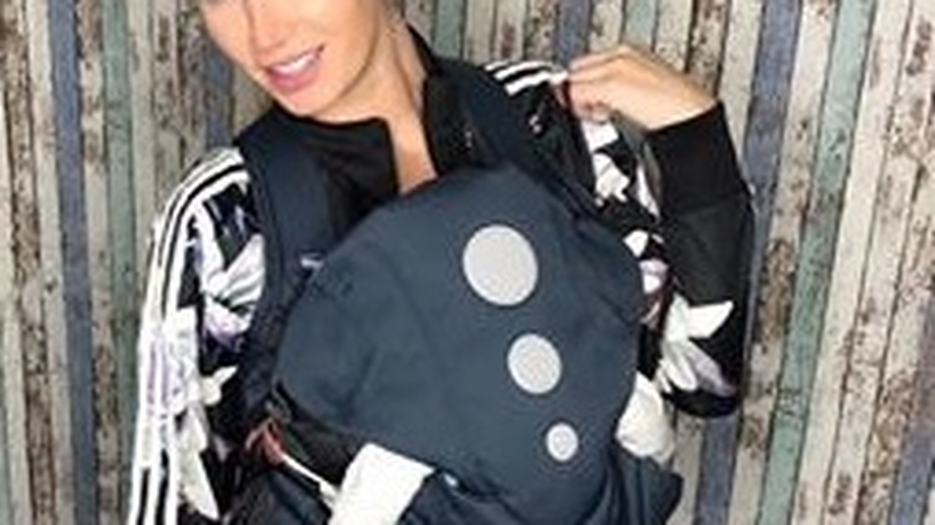 Andreea Bănică are un băieţel tare matinal! Ce face cântăreaţa la primele ore ale dimineţii ca să-l calmeze