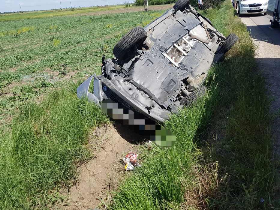 Accident teribil cu 3 mașini în Teleorman! Impactul a fost atât de puternic, încât unul dintre autoturisme s-a răsturnat. Cine sunt victimele
