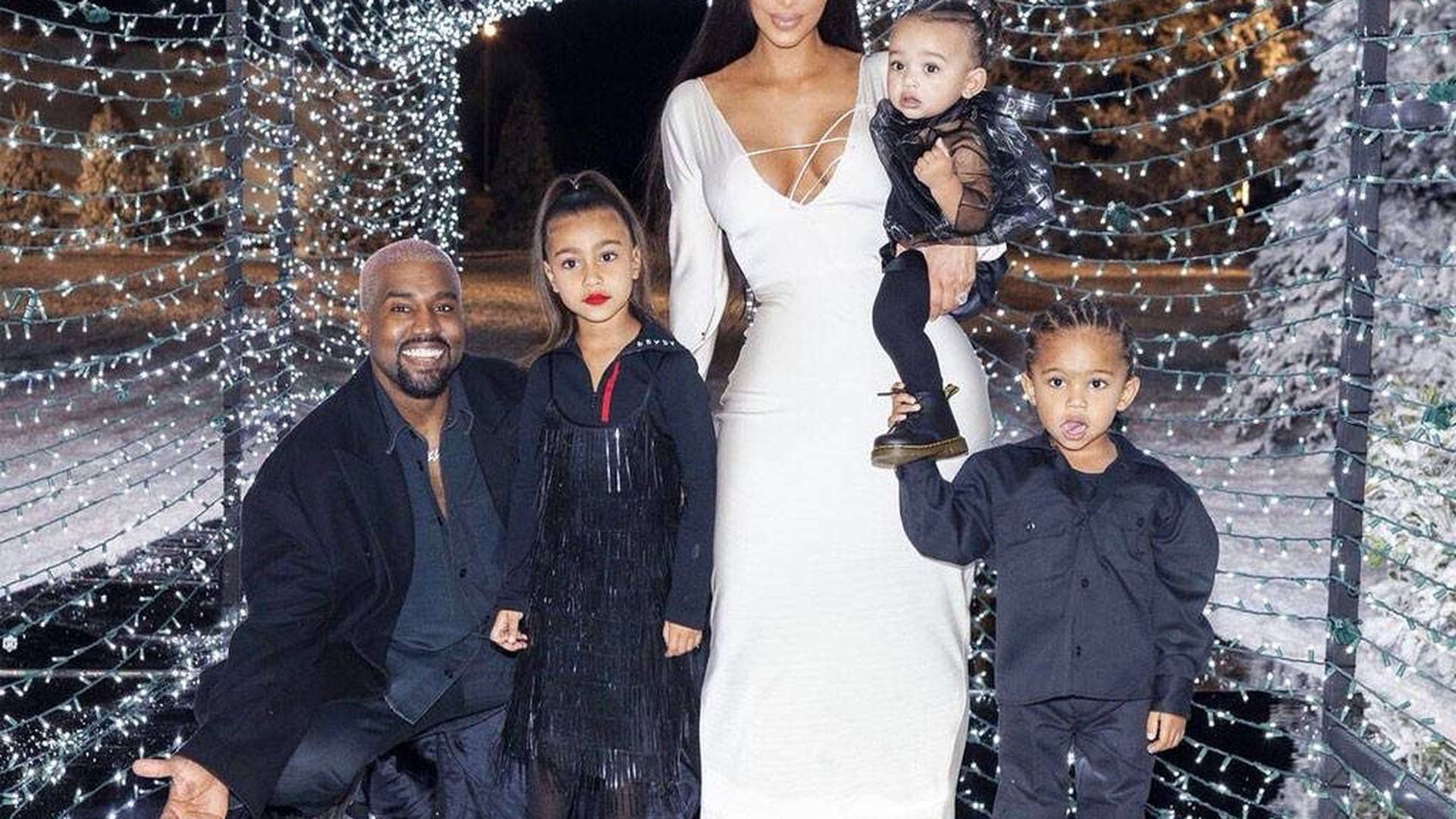 Kim Kardashian și Kanye West, părinți pentru a patra oară: ”A sosit și este perfect!”