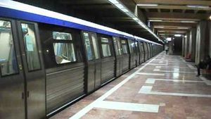 Sinucidere la metrou! Un tânăr s-a aruncat în faţa trenului şi a murit strivit în staţia Brâncoveanu